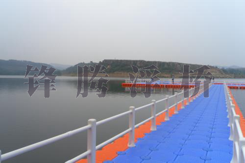 水上網(wǎng)箱養(yǎng)殖